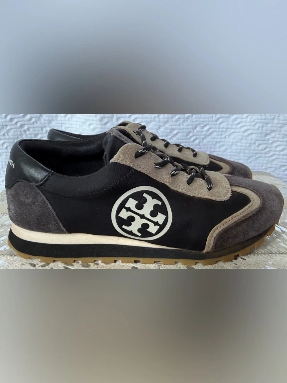 Tory Burch Annie Nylon Runner Sneakers in black with suede overlays SZ 6.5